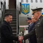 Літак президента України Володимира Зеленського приземляється в Осло, Норвегія (трансляція NRK)