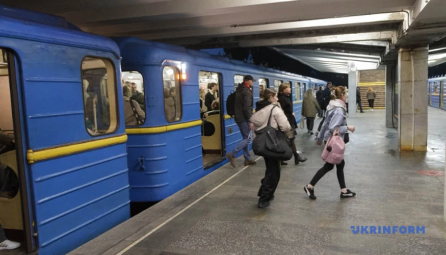 Станція метро «Чернігівська» у Києві