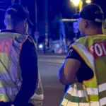 Ілюстративне фото німецьких поліціянтів біля патрульного автомобіля