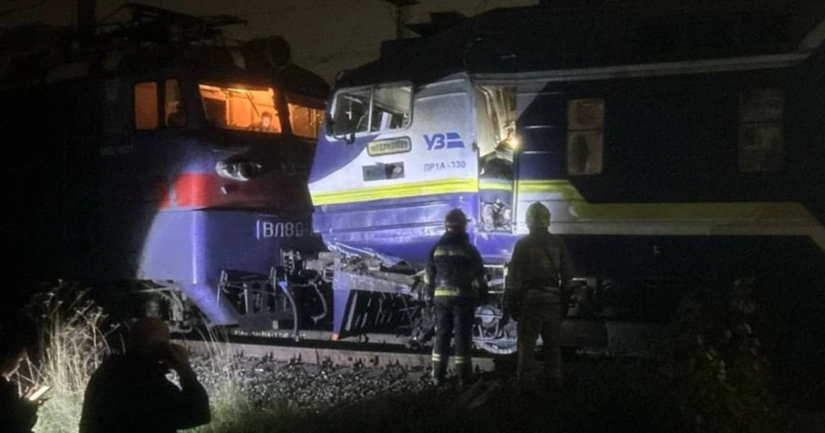На станції Підзамче потяг Львів — Сокал врізався в електровоз: 5 постраждалих